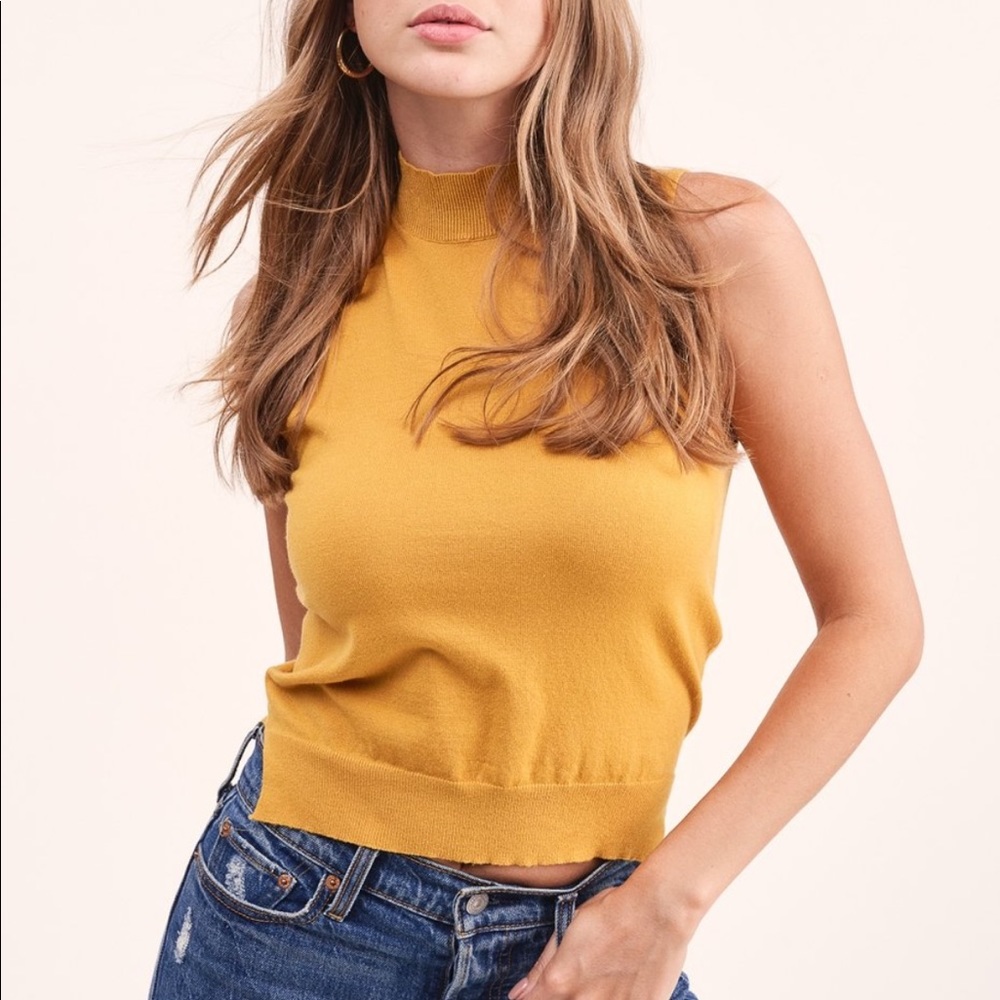 ✨ New Mock Neck Sleeveless sweater top ✨